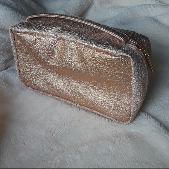 🛍️ Rose gold cosmetic bag w/brush holders - Picture 2 of 4